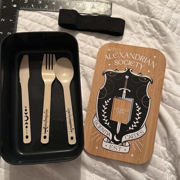 Owlcrate Bento Box “Alexandrian Society” with cutlery and strap - Picture 4 of 4